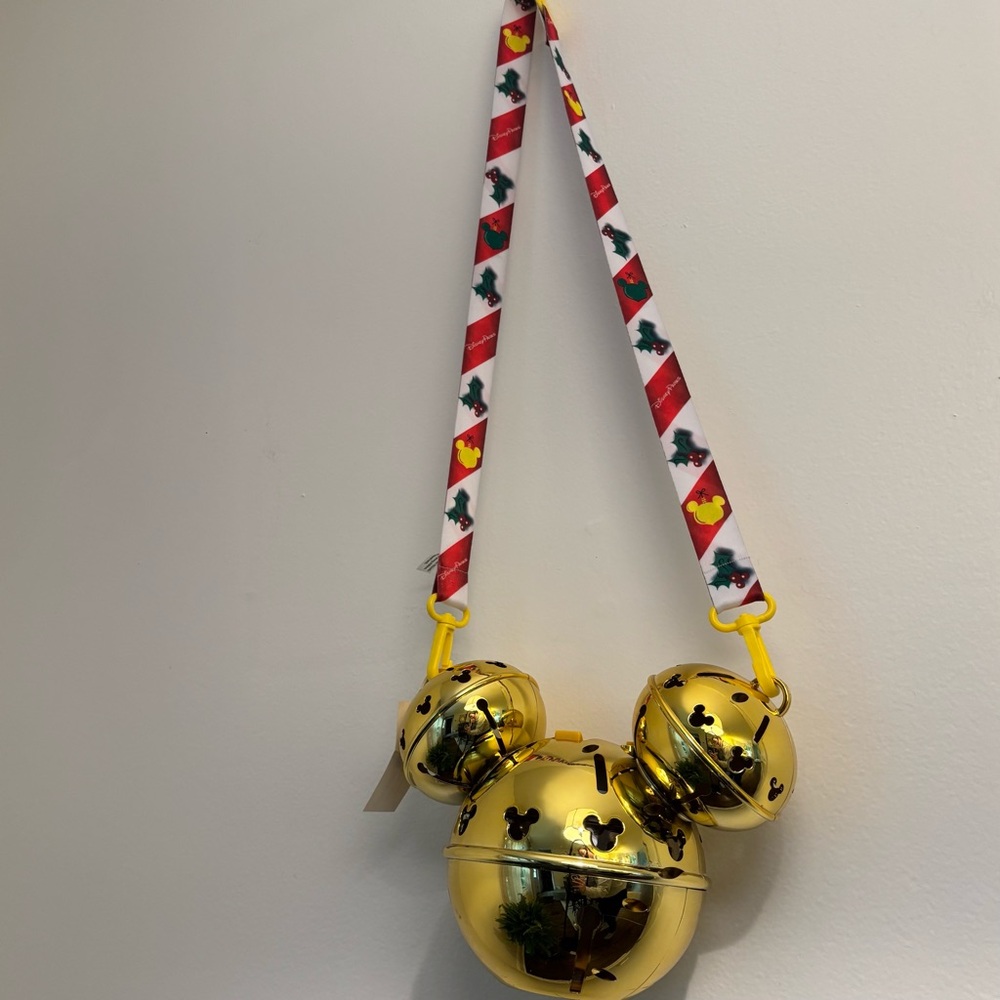 Disney Parks Holiday Christmas Mickey
Jingle Bell Gold Light Up Sipper Cup